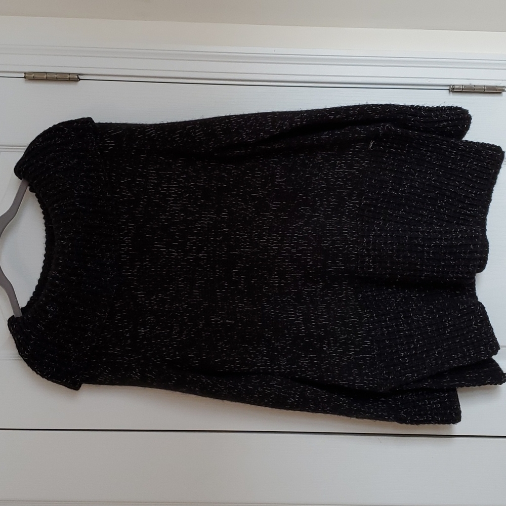 DKNY woman's long sleeve wide cowl neck sweater size Medium